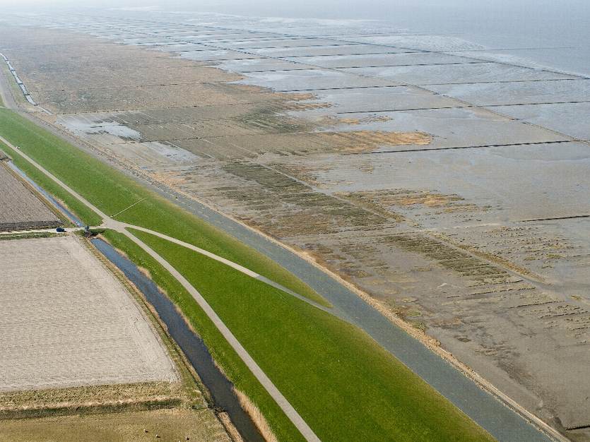 Dijk langs de Groninger kust. Foto: Joop van Houdt, beeldbank RWS