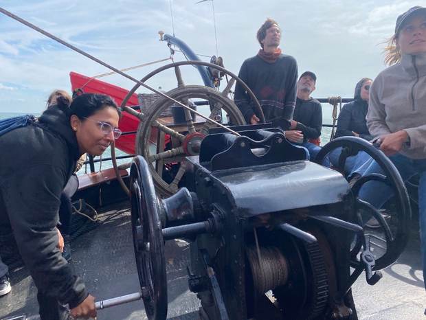 Zeilende studenten tijdens Summer School The Wadden Experience