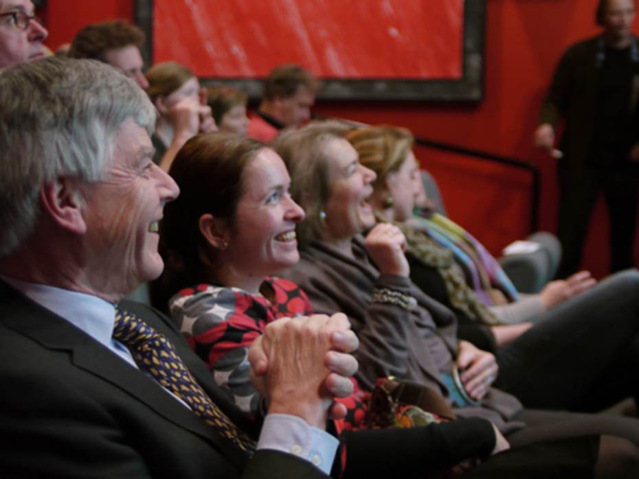 Barend ter Haar, spreker van de avond links op de eerste rij, naast hem Sophie Primot en Greetje van den Bergh van de Nationale Unesco Commissie