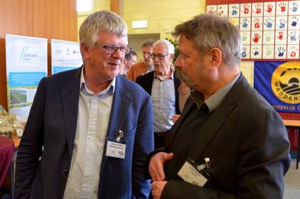 Jouke van Dijk in de pauze met Joop Mulder (Oerol)