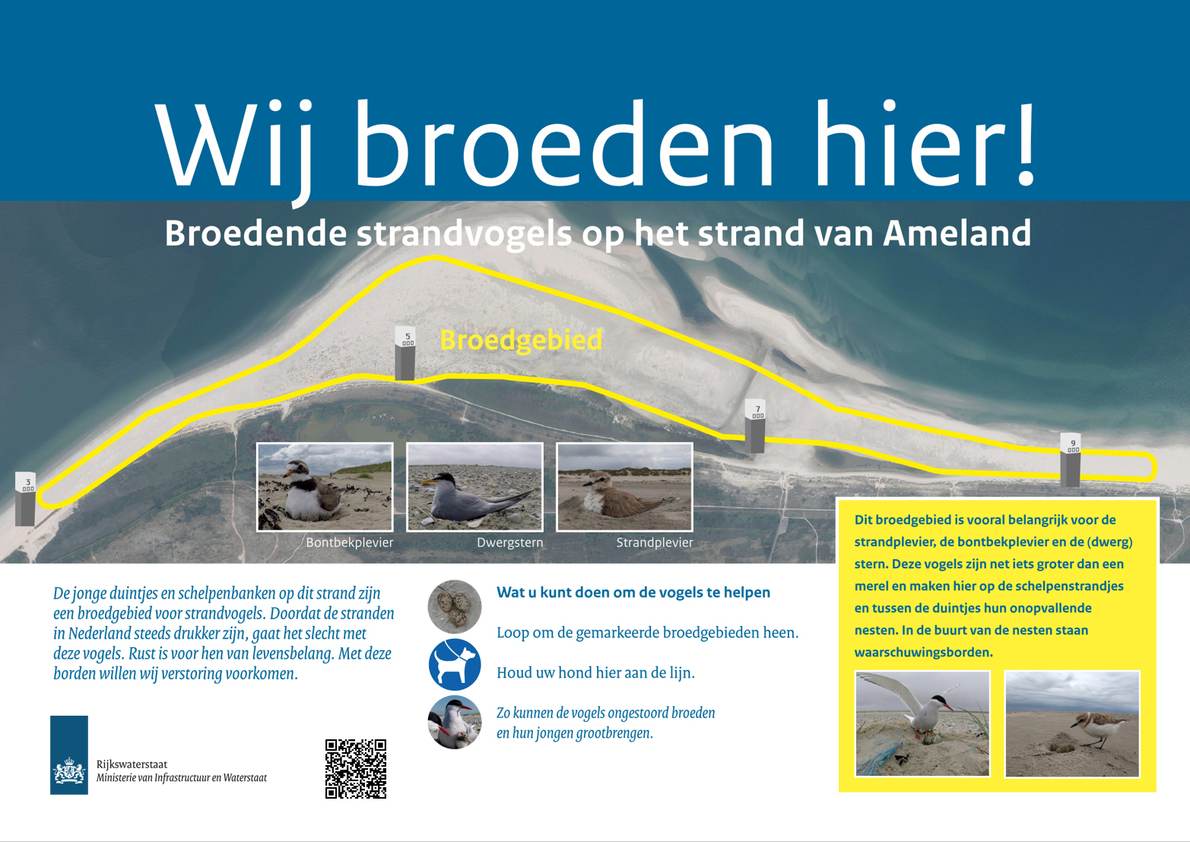 Informatiepaneel van Rijkswaterstaat op het strand van Ameland. Foto: Johan Krol.