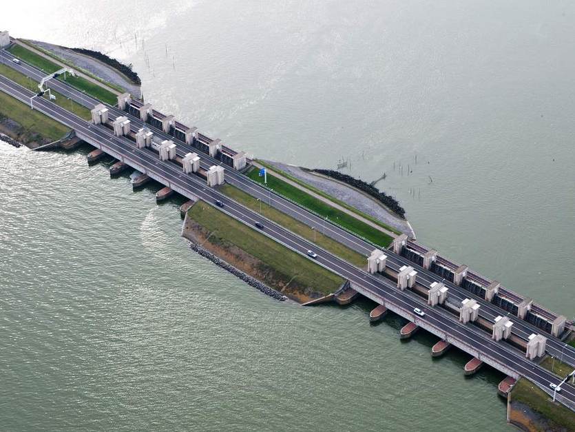 Sluizen bij Den Oever. Foto: Beeldbank RWS Joop van Houdt.