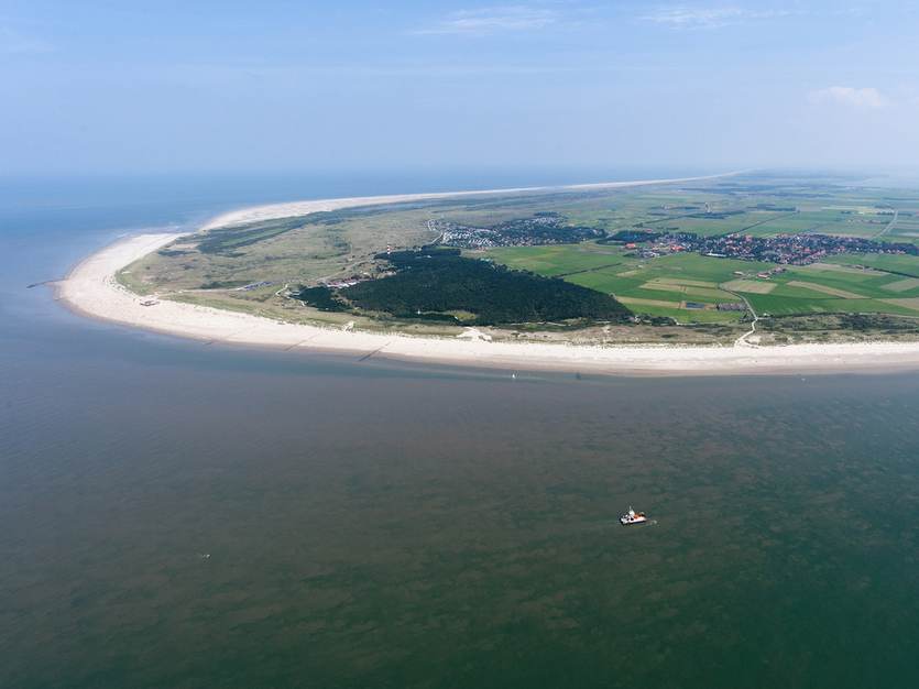 Luchtfoto Ameland. Bron: Beeldbank Rijkswaterstaat