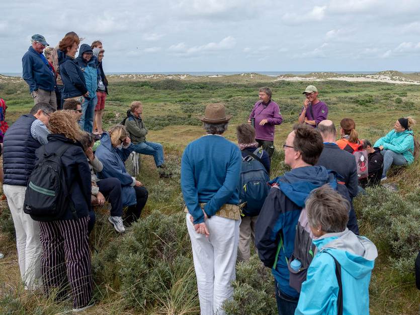 [Translate to english:] Excursie in de duinen van Terschelling. Foto: Gerard Roos