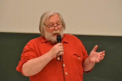 Bert Ridderinkhof van het duo BH tijdens het muzikale intermezzo