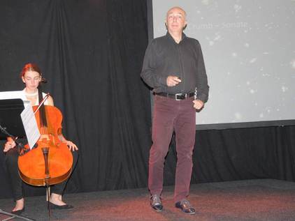 Lezing Paul van der Werf, hoogleraar Extragalactische astrofysica Universiteit Leiden: De geschiedenis van het heelal De lezing van Paul wordt muzikaal ondersteund door celliste Wytske Holtrop