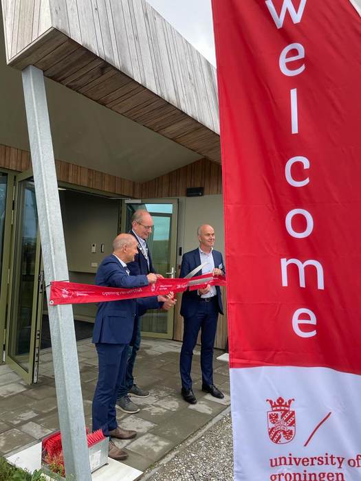 Openingshandeling door decaan Joost Frenken, Vicevoorzitter van het CvB Hans Biermans en loco burgemeester Johan Hagen van Schiermonnikoog. Foto: Katja Philippart