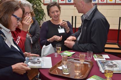 Voor alle deelnemers nog een lokaal drankje én het eerste nummer van Zilte Vitaliteit van Tijdschrift Noorderbreedte