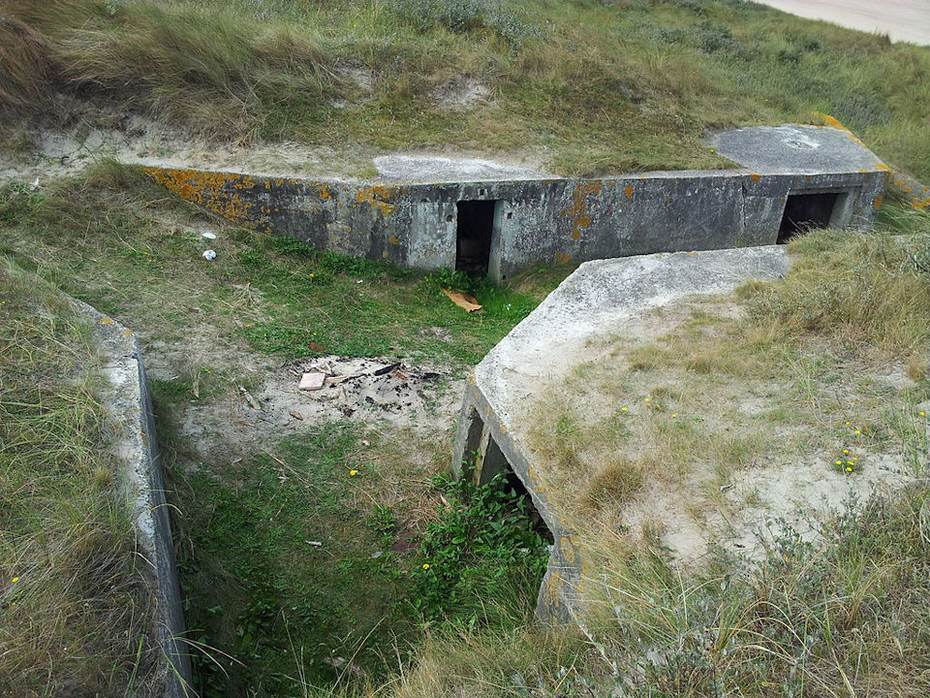 Deel van de AtlantikWall, zichtbaar in de duinen op Vlieland. Bron: Wikimedia