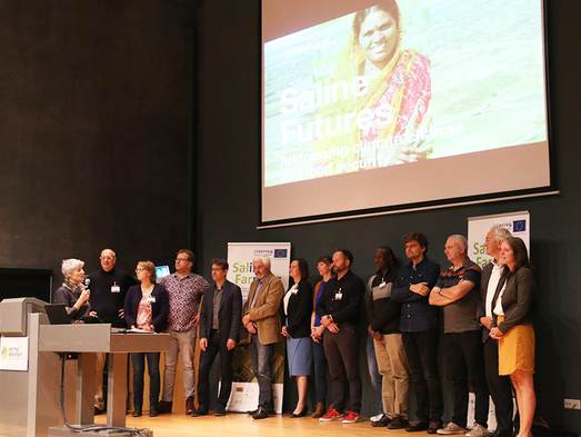 Angelica Kaus, chair of the first day with all members of the SalFar project team on stage