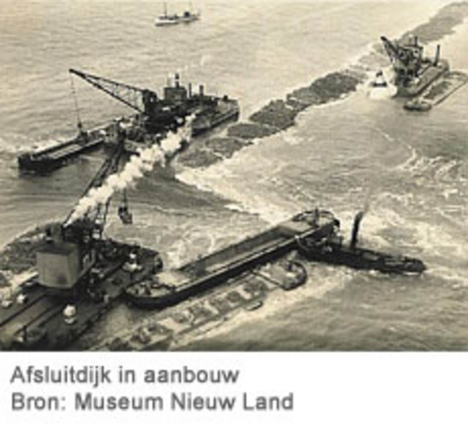Afsluitdijk in aanbouw. Bron: Museum Nieuw Land