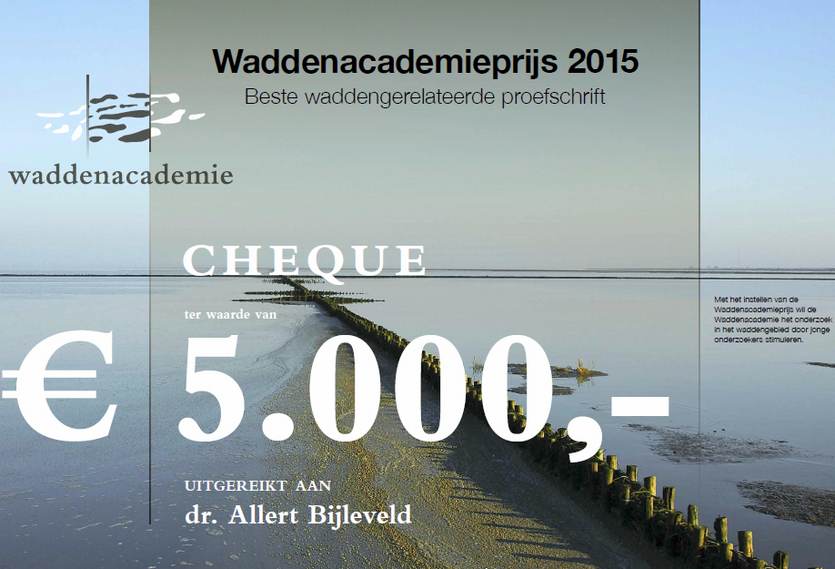 Cheque waddenacademieprijs 2015 voor Allert Bijleveld