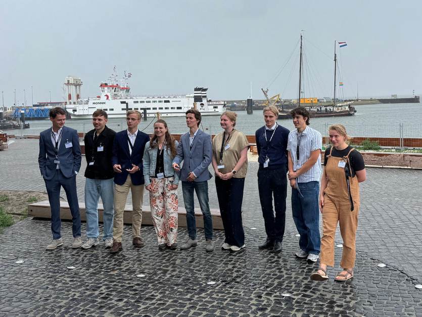 Negen van de 14 deelnemers aan het jongerenberaad waren aanwezig op de Toogdag voor de Wadden in Lauwersoog