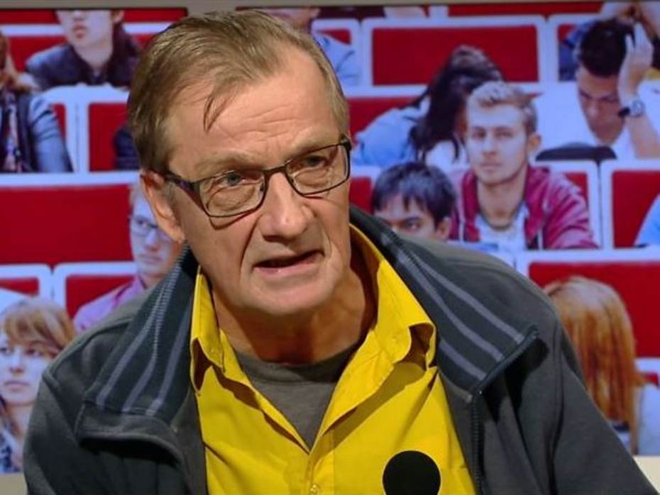 Meindert Schroor tijdens het powercollege bij Omrop Fryslân