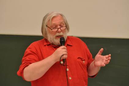 Bert Ridderinkhof van het duo BH tijdens het muzikale intermezzo