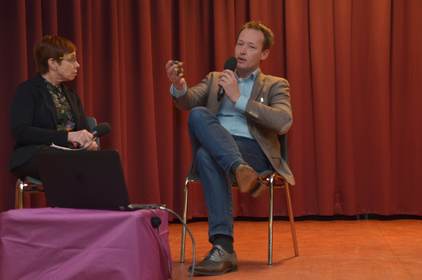 Tracy Metz interviewt Matthijs Buurman, provincie Groningen over een dubbele zeekering bij de Eemshaven
