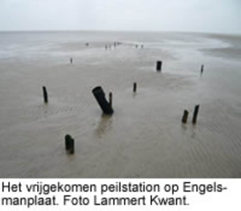 Het vrijgekomen peilstation op Engelsmanplaat. Foto Lammert Kwant. Klik op de afbeelding voor een vergroting.