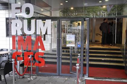Ingang ForumImages waar de eerste dag van het symposium werd gehouden