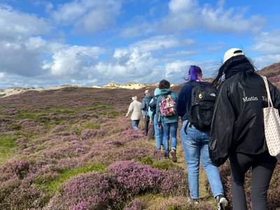 Group of students in the field. Photo: Reyhaneh Sadeghzadeh