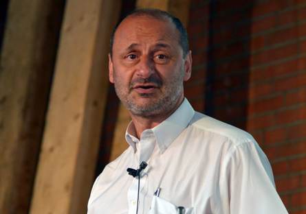 Godfrey Baldacchino tijdens het symposium Sense of Place juni 2014 op Terschelling. Foto: Zwanette Jager