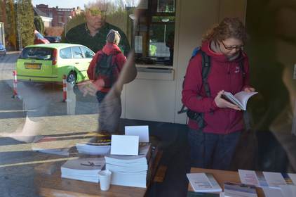 Deelnemers konden bij de inschrijving ook informatie over de Waddenacademie en Tijdschrift Noorderbreedte inkijken en meenemen