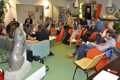Werksessie 1 werd gehouden in de 'huiskamer'in de Hanzehogeschool
