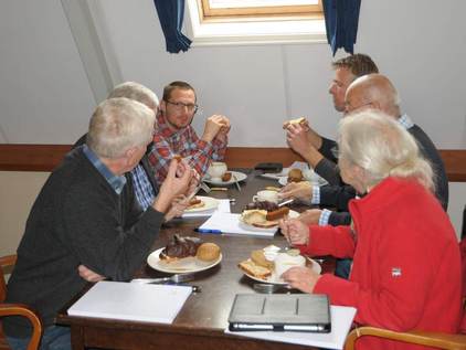 Netwerken en bijpraten bij de lunch