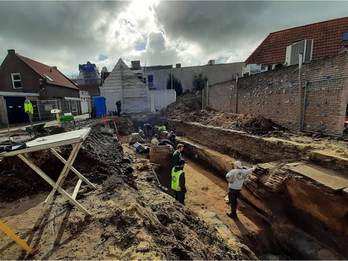 Opgravingen in Den Burg. Foto: Roy van Beek