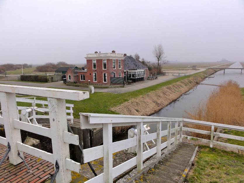 De waddenzeedijk bij Noordpolderzijl. Bron:Wikimedia