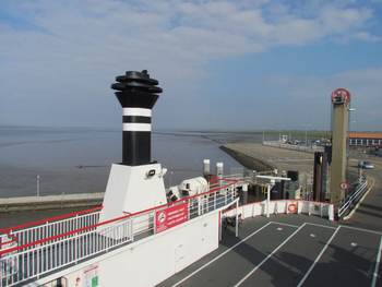 De veerboot vertrekt van Holwerd naar Ameland. Foto: TS