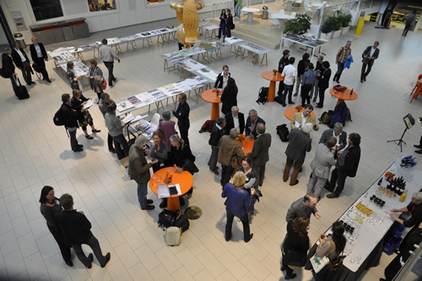 Afsuitende borrel in het Atrium van de Hanzehogeschool