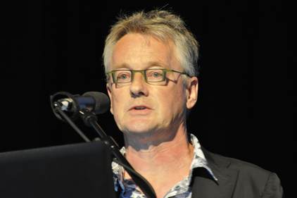 Theo Hoek (provincie Groningen) hield een lezing over Waddenkroon en kiek over diek