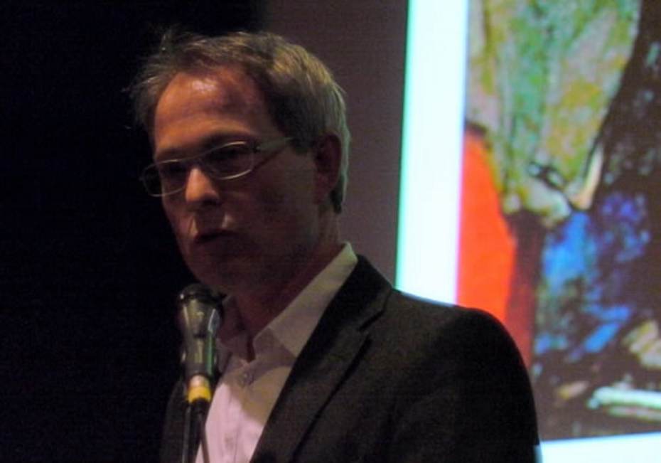 Frank van der Velden van het Fries Museum was de eerste spreker van de avond