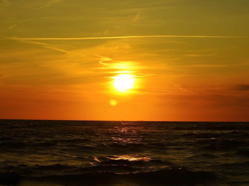 Zonsondergang vanaf het strand van Texel. Foto: Pixabay