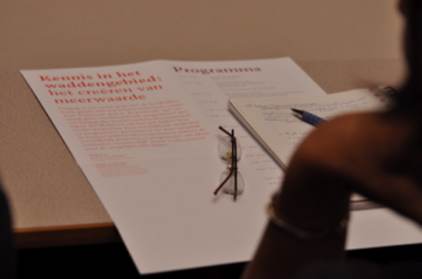 Het programma van de dag in de collegebankjes