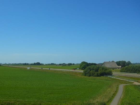 Landbouwgrond in de buurt van Franeker, in droge zomers bereikt het zoute water de oppervlakte. Foto: Pixabay