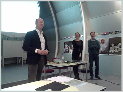 Vlnr: Albert van der Ploeg, wethouder Ruimtelijke Ordening van de gemeente Dongeradeel, Nynke Rixt Jukema, architect en Klaas Deen, secretaris van de Waddenacademie